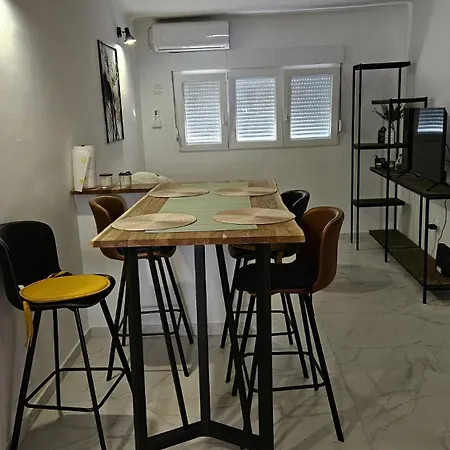 Nikola Apartment *