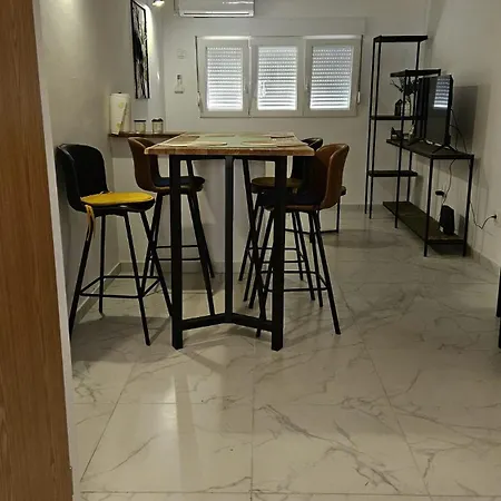 Nikola Apartment *